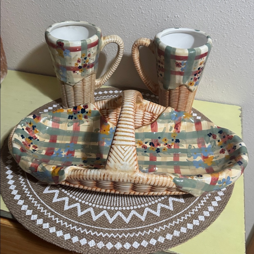 WMG Charming Woven Basket with Floral Ceramic Tray and 2-16 oz matching mug set